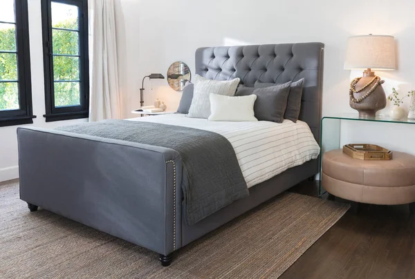 Upholstered Bed - California King Upholstered Bed Panel Bed Traditional, Leighton - Grey - Fabric - 78.7x22W x 95.7x22D x 58.7x2