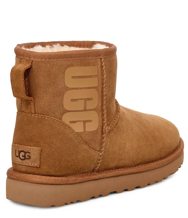 Ugg - Women's Classic Mini Rubber Logo Boots (Chestnut)
