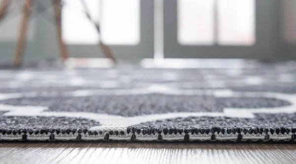 Unique Loom Decatur Trellis Black/Ivory 4 ft. 2 in. x 6 ft. Area Rug