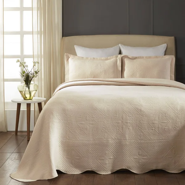 (Platinum, King) - Superior 100-percent Cotton Celtic Circle Scalloped Matelasse Bedspread