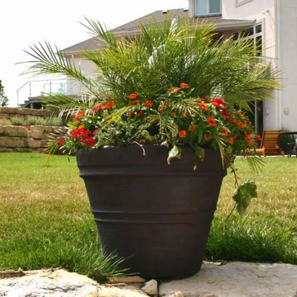 Round Polyresin Mesa Planter Red Brick