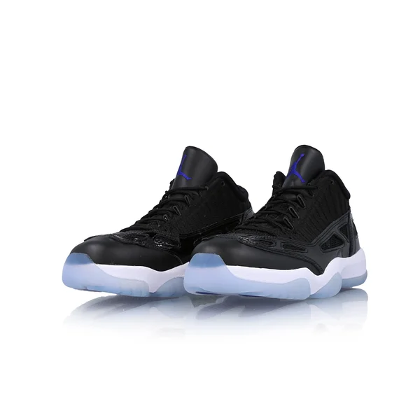 Jordan Men's Air Jordan 11 Retro Low IE Basketball Shoes, Black - Size 10.5