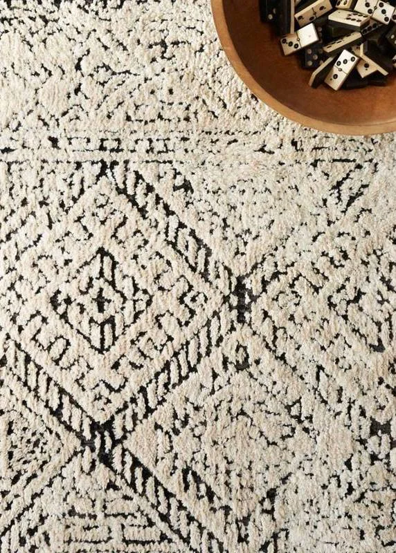 Magnolia Home by Joanna Gaines Lotus LB-07 Ivory, Black 5&0x22 x 7&6x22 Rug