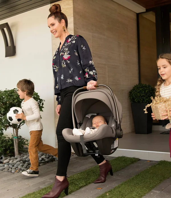 Nuna Pipa Lite R Infant Car Seat + RELX Base - Caviar