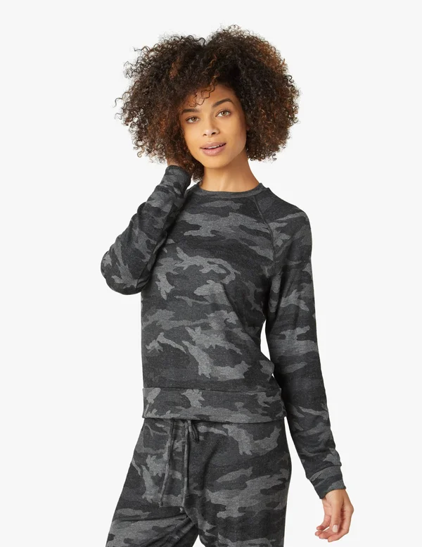 Beyond Yoga Favorite Printed Raglan Crewneck Pullover, Gray Black Camo, Women's, XL
