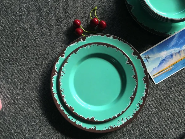 Rustic Melamine Dinnerware Set 12 Pcs Yinshine Outdoor Camper Dishes Service for 4 Green
