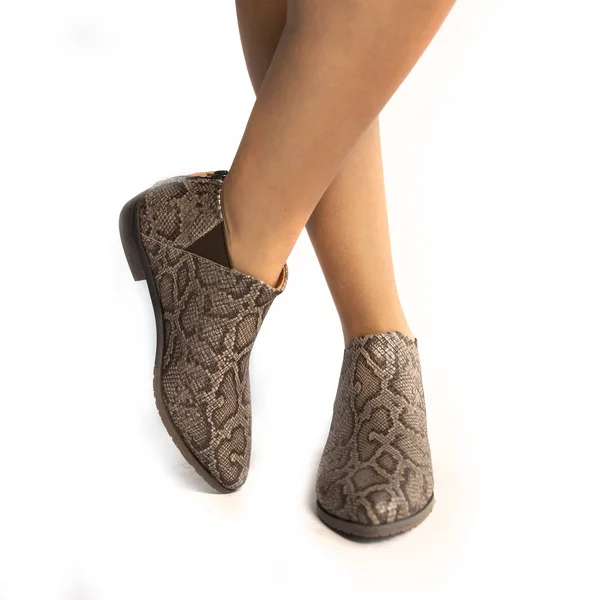 Gentle Souls by Kenneth Cole Neptune Chelsea Leather Bootie