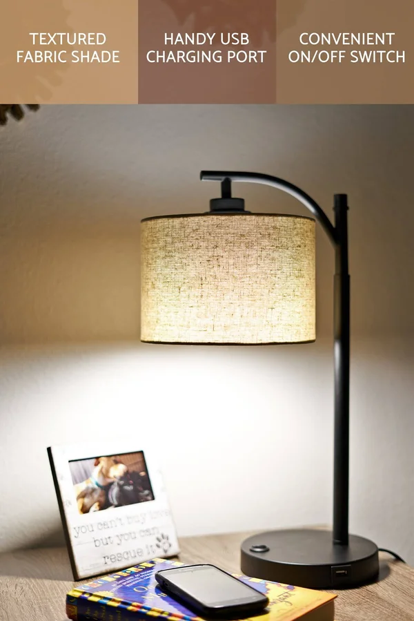 Kira Home York 18x22 Minimalist Arc Table Lamp w/ 2.0 Amp USB Charging Port, Honey