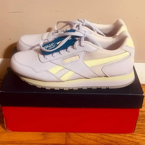 Reebok Women's Classic Harman Run Sneaker, Size: 7, White