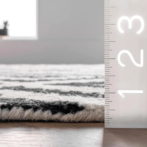 nuLOOM Hand Tufted Kellee Wool Runner Rug, 2& 6x22 x 12&, Black