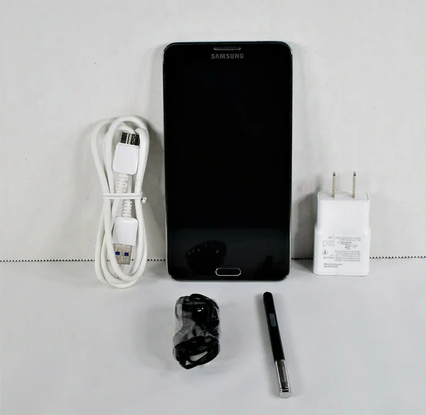 Samsung Galaxy Note 3 Smartphone 32 GB Unlocked GSM 2.3 GHz Quad-Core 5.7x22 HD