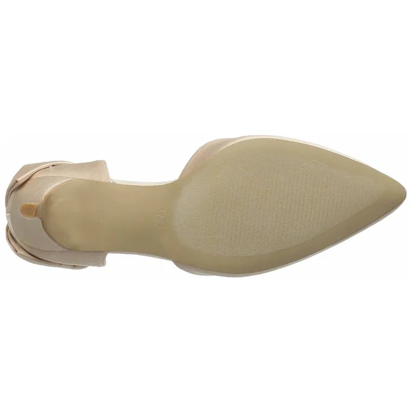 Brinley Co Womens Tanzi Fabric Closed Toe Classic Pumps