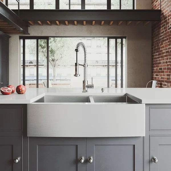 VIGO 33-inch Farmhouse Stainless Steel Kitchen Sink - Two Grids and Two Strainers