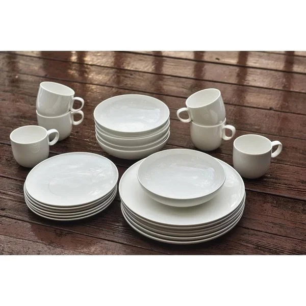 Red Vanilla Every Time 16 Piece Dinnerware Set, Service for 4, White