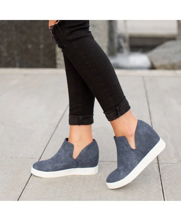 Journee Collection Women's Cardi Sneaker Wedge - White