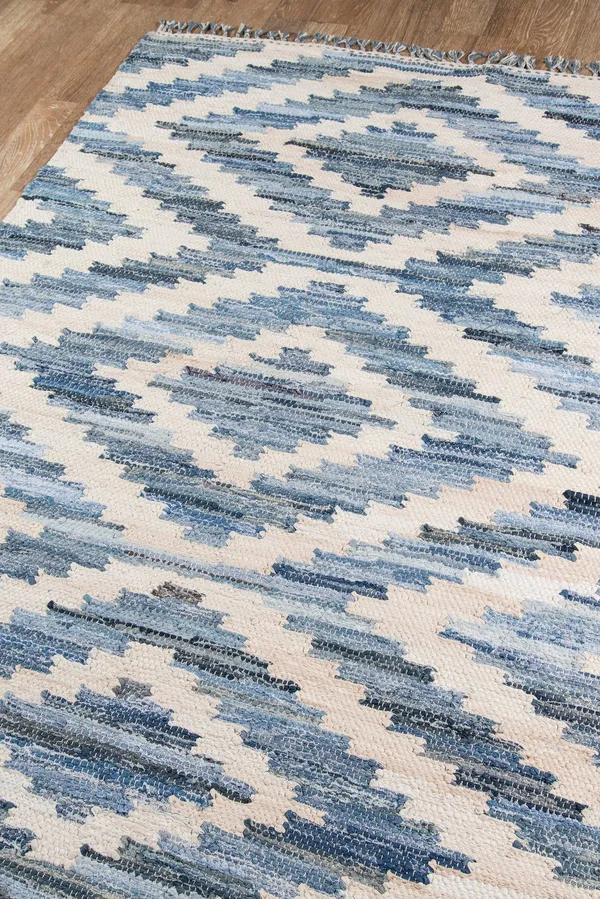 Novogratz California Area Rug, Blue, 3&3x22 x 5&3x22