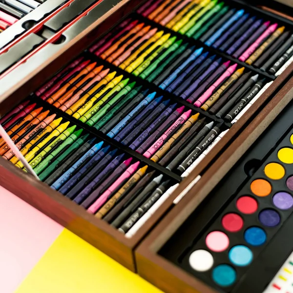 Art 101 Deluxe Artist Set in Wood Case (215 Piece)