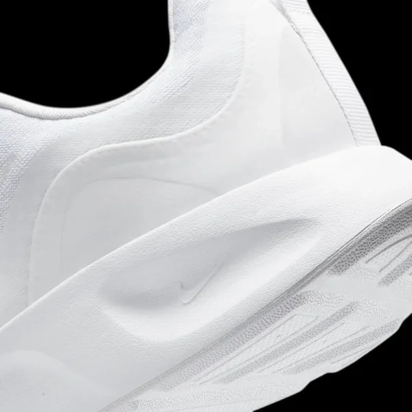 Nike Wearallday White/Black Women's Shoes - Size: 5