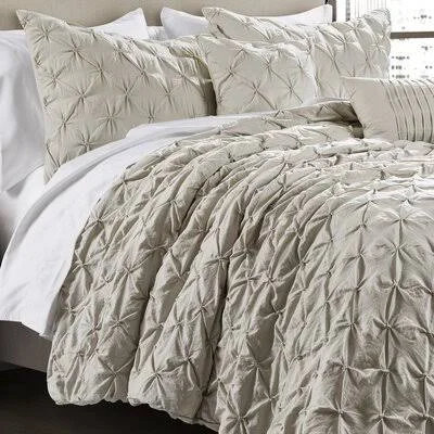Laurel Foundry Modern Farmhouse Lorenzo Comforter Set Size: Full/Queen Comforter + 2 Shams + 2 Throw Pillows - Color: Wheat