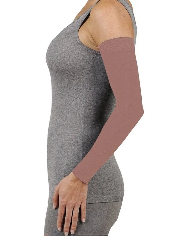 Juzo 2000MXCGRSB06 VI Soft Max 15-20 mmHg Armsleeve with Regular Silicone Border - White, VI