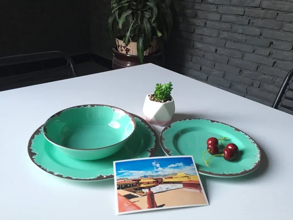 Rustic Melamine Dinnerware Set 12 Pcs Yinshine Outdoor Camper Dishes Service for 4 Green