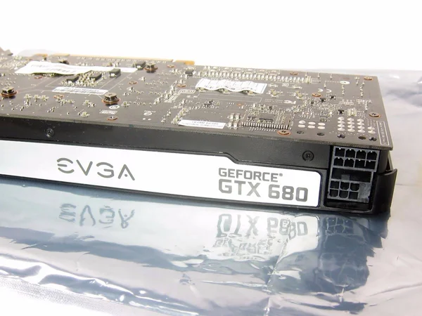 EVGA 02G-P4-2683 KR GeForce GTX 680 superclocked, Signature 2GB 256-bi
