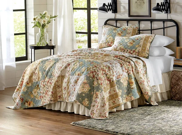 Josephine Oversized Quilt, Polyester/Cotton, Ivory, King (108x22 W x 96x22 L)