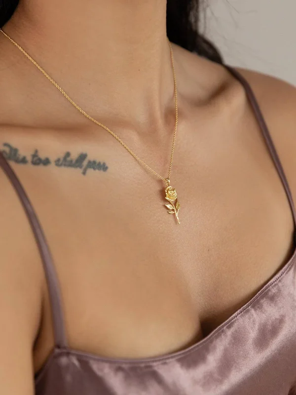 Rosa Pendant Necklace Gold
