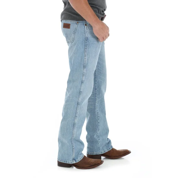 Wrangler Men's Retro Relaxed Fit Boot Cut Jean