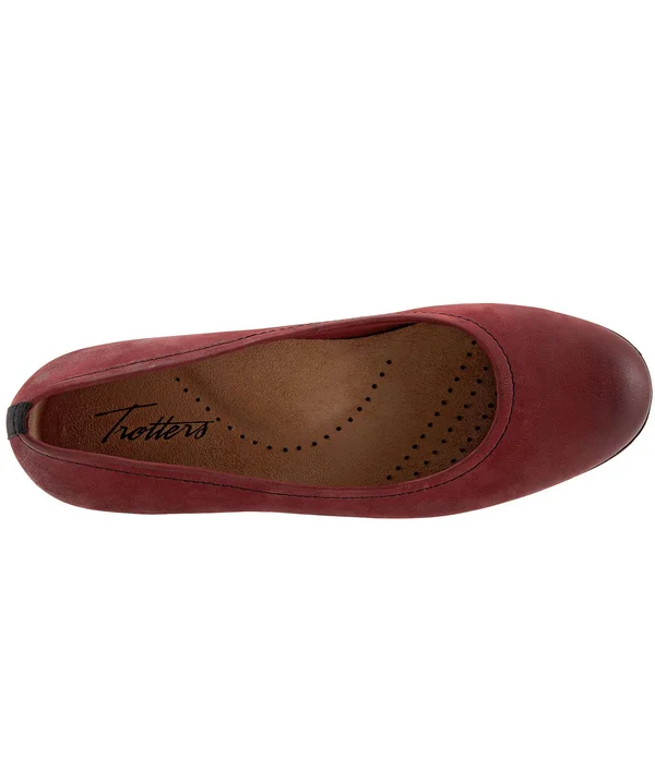 Trotters Women's Darcey Ballet Flat, Size: 10.5, Dark Red Leather