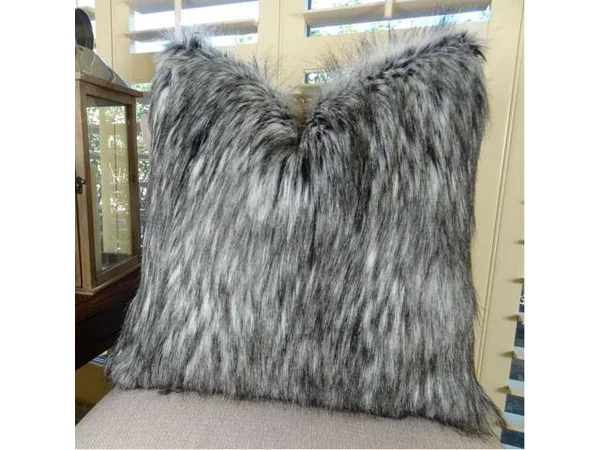 Plutus Siberian Faux Husky Handmade Throw Pillow 22x22 x 22x22