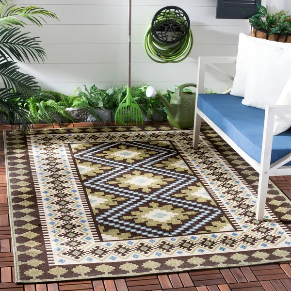 Safavieh Veranda Chocolate/Green 4 ft. x 5 ft. 7 in. Indoor/Outdoor Area Rug