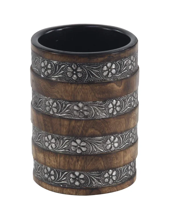 Decmode Traditional 4, 6, and 8 inch Cylindrical Candle Holders - Set of 3, Brown