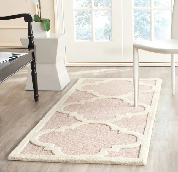 Safavieh Cambridge Light Pink & Ivory 5& x 8& Rug