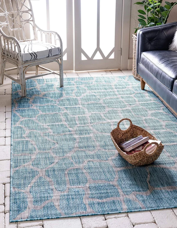 Unique Loom Outdoor Giraffe Aqua Blue 4 ft. x 6 ft. Area Rug