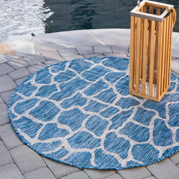 Unique Loom Outdoor Giraffe Aqua Blue 4 ft. x 6 ft. Area Rug