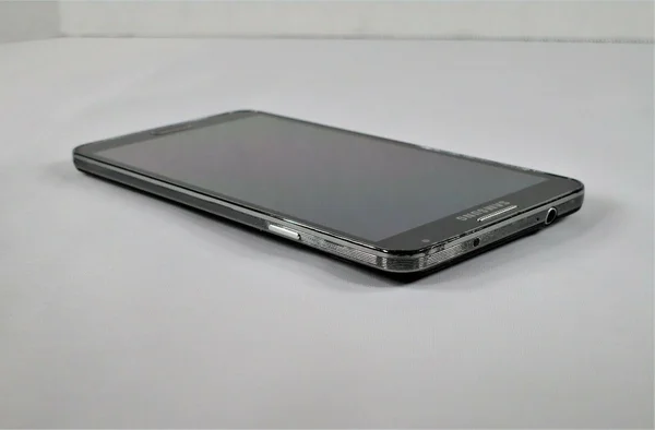 Samsung Galaxy Note 3 Smartphone 32 GB Unlocked GSM 2.3 GHz Quad-Core 5.7x22 HD