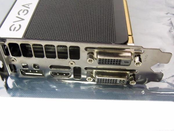 EVGA 02G-P4-2683 KR GeForce GTX 680 superclocked, Signature 2GB 256-bi