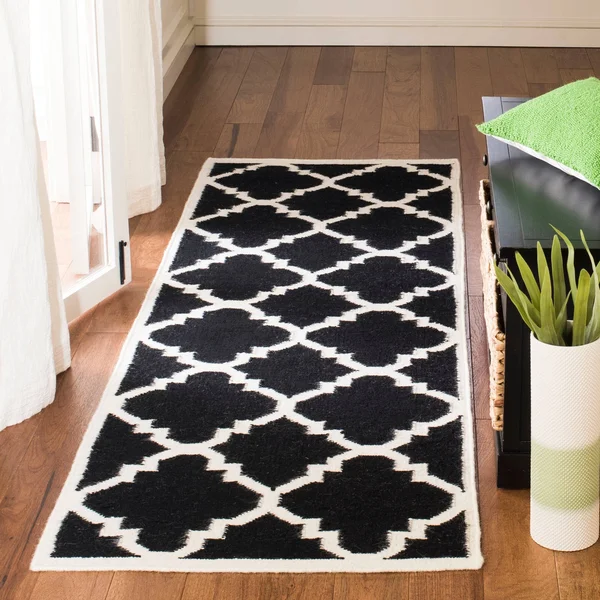 Safavieh Dhurries DHU633A 2&6x22 x 12&0x22 Runner Black - Ivory Area Rug