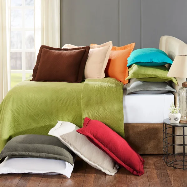 Miranda Haus Geometric Cotton Jacquard Bedspread Set with Pillow Shams - Burgundy - Queen
