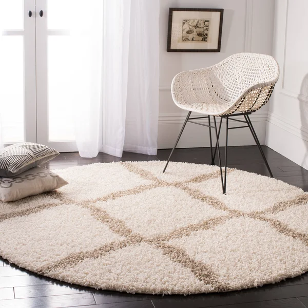 Safavieh Dallas Shag Hacer Trellis 1.5-inch Thick Rug (8& x 8& Round - Ivory/Beige)