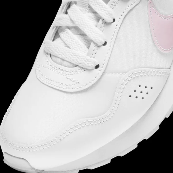 Nike MD Valiant Big Kids& Shoes (White)