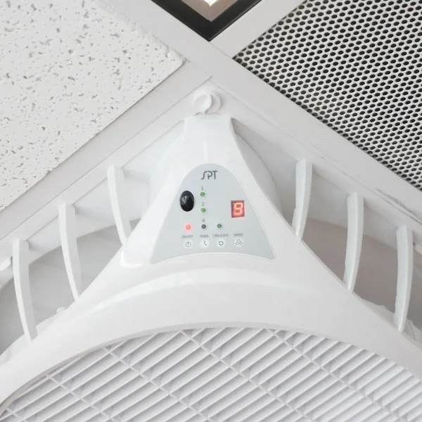Sunpentown 16x22 Ceiling Fan - White