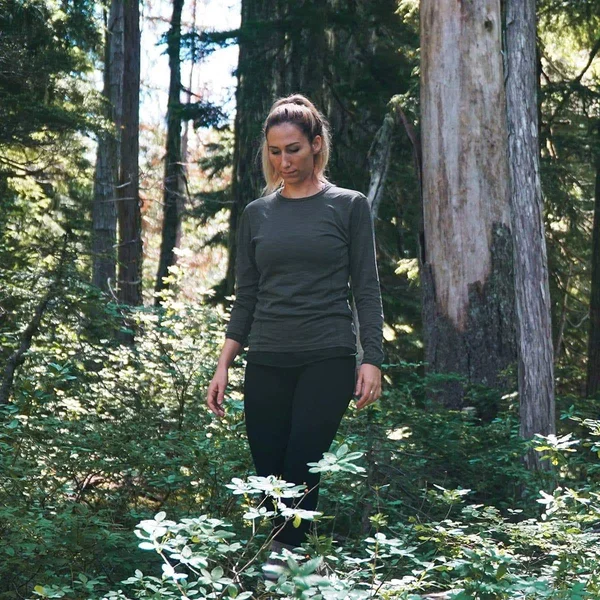 Minus33 Merino Wool Women's Moriah Lightweight Crew - Charcoal, Medium