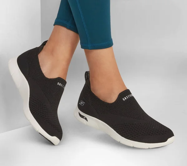 Skechers Women's Arch Fit Refine - Don&t Go Sneakers - Black/White, 5.5