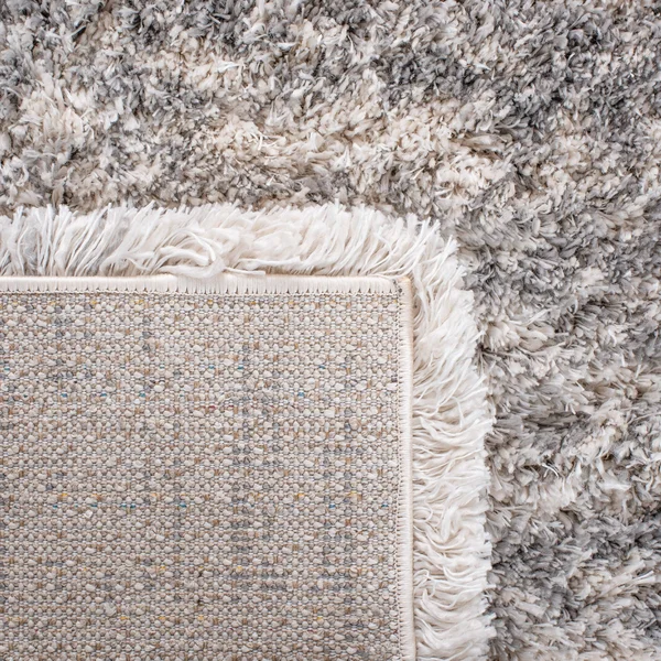 Safavieh Iceland Issie Abstract Shag Area Rug - Dark Grey/Ivory, 5&3 inch x 7&6 inch