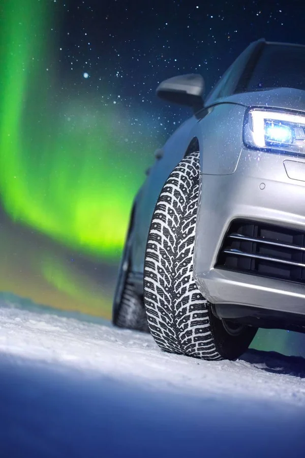 (1) New Nokian HAKKAPELIITTA 9 245/40R20 99T XL Studded Tires
