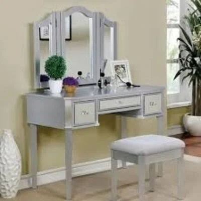 McAdoo Solid Wood Vanity Set with Stool and Mirror House of Hampton Color: Silver