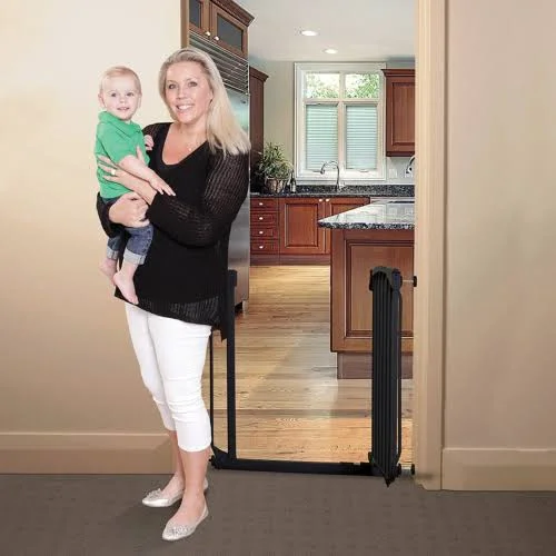Dreambaby Chelsea Auto Close Security Gate in Black