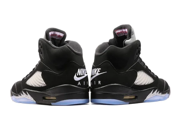Nike Air Jordan 5 Retro Black Metallic Silver Basketball Shoes/Sneakers 845035-003 (EU Size 41)